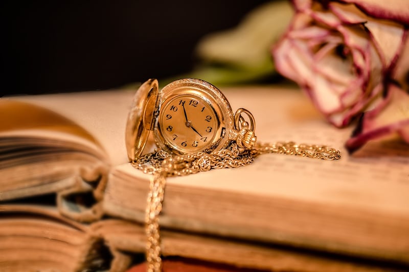 Clock in Sand Image